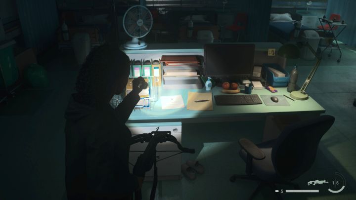 Strona jest w Pokoju pacjenta w Centrum odnowy - Alan Wake 2: Wszystkie strony maszynopisu - Return 5-7 - Alan Wake 2 - poradnik do gry