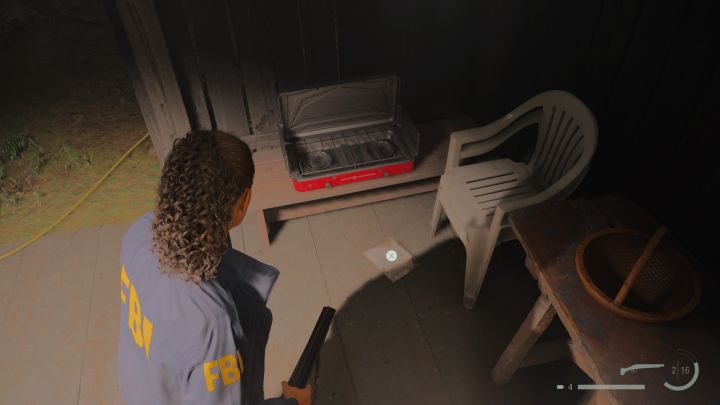 Znajdźka leży na podłodze w prywatnym domku w Cauldron Lake, który możecie odwiedzić po obniżeniu się poziomu wody - Alan Wake 2: Wszystkie strony maszynopisu - Return 1-3 - Alan Wake 2 - poradnik do gry