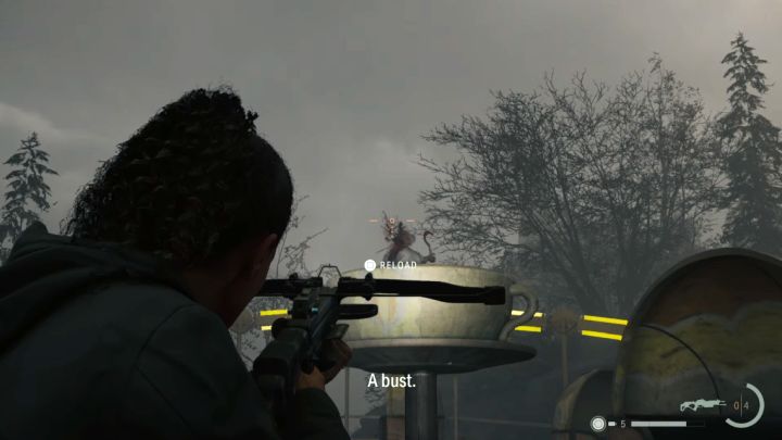 Po wkroczeniu do lokacji z karuzelą pojawią się przeciwnicy - Alan Wake 2: Gdzie znaleźć śrubokręt do niszczenia kłódek? - Alan Wake 2 - poradnik do gry