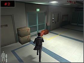 W czerwonym pudle, leżącym na podłodze, znalazłem trzy kolejne opakowania Painkillers - [PART I] PROLOGUE - Max Payne 2: The Fall Of Max Payne - poradnik do gry