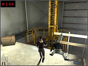 Zjechałam nią piętro niżej, do miejsca z dwoma spotkanymi na samym początku strzelcami - [PART II] Chapter IV - Max Payne 2: The Fall Of Max Payne - poradnik do gry