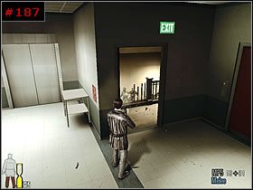 Ruszyłem na dół, zajmując się niedobitkami i zbierając amunicje - [PART III] Chapter I - Max Payne 2: The Fall Of Max Payne - poradnik do gry