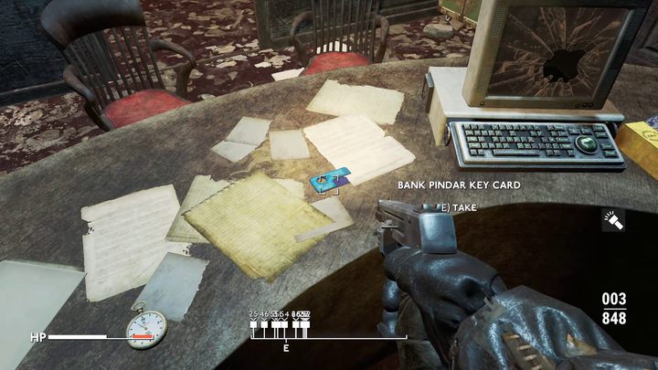Na biurku w centralnej części pomieszczenia znajduje się Bank Pindar Kay Card - Fallout London: Gdzie znaleźć klucze w Bank of England? - Fallout London - poradnik do gry