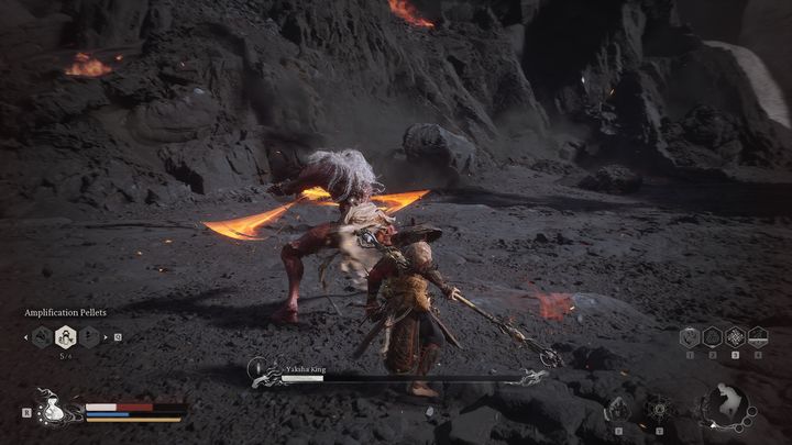 Pamiętajcie o użyciu peleryny przeciwogniowej, gdyż niektóre ataki zadają obrażenia od ognia - Black Myth Wukong: Jak pokonać bossa Król jakszów (Yaksha King)? - Black Myth Wukong - poradnik do gry