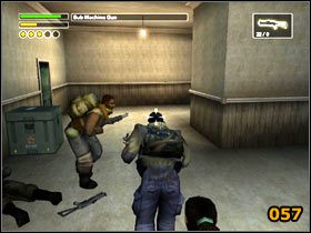 Kieruj się na wprost; po lewej są schody prowadzące do parku - Movie Theater | Solucja | Freedom Fighters - Freedom Fighters - poradnik do gry