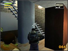 Po wygranej bitwie wejdź do kina, przez wyjście ewakuacyjne znajdujące się po lewej stronie - Movie Theater | Solucja | Freedom Fighters - Freedom Fighters - poradnik do gry