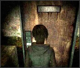 Skieruj się do niewielkich drzwi (tuż obok eksponatu) - [Solucja Silent Hill 3] Shopping Mall cz.6 - Silent Hill 3 - poradnik do gry