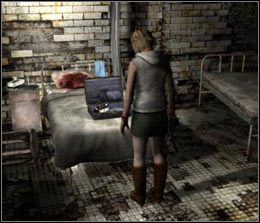 Podejdź do leżącej na lewym łóżku walizki - [Solucja Silent Hill 3] Hospital cz.2 - Silent Hill 3 - poradnik do gry