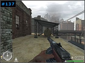 Nie zastanawiając się zbyt długo, od razu dosiadłem działka i zacząłem eliminować zbliżające się w moją stronę oddziały - [Rosjanie Misja 3] Trainstation - Call of Duty - poradnik do gry