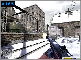 Zamiast tego skorzystałem z podniszczonego budynku [#166] , by zza ściany zrzucić wychodzącym z fabryki żołnierzom kilka granatów, a resztę załatwić karabinem snajperskim - [Rosjanie Misja 7] Warsaw Railroads - Call of Duty - poradnik do gry