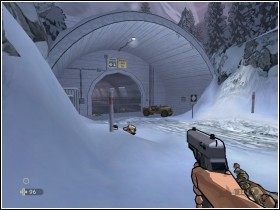 Wszystko, co się składa z białego munduru oraz czerwonego beretu stanowi Twój cel - [Solucja] Emerald Base cz.1 | XIII - XIII - poradnik do gry