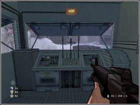 Sam włącznik zasilania znajdziesz na podeście powyżej głównej hali - [Solucja] Emerald Base cz.1 | XIII - XIII - poradnik do gry