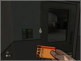 W pokoju, do którego strażnik zmierza i do którego ma klucz znajdziesz kartę magnetyczną - [Solucja] Plain Rock cz.2 | XIII - XIII - poradnik do gry