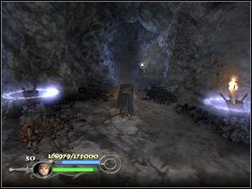 Jeśli jednak masz fobię, to przy pierwszym wiszącym trupie odbij w lewo i cały czas, usilnie, przy każdym rozwidleniu kręć w tę stronę, aż dotrzesz do rękawa z dwiema pochodniami - Shelob's Lair (1) - Szlak Froda i Sama - Władca Pierścieni: Powrót Króla - poradnik do gry