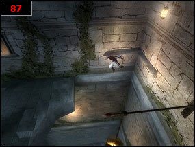 Na drabinę dostaniemy się wbiegając na ścianę obok podłogi z kolcami, po czym wykonując skok [86] - Death of a Sand King - Prince of Persia: Piaski Czasu - poradnik do gry