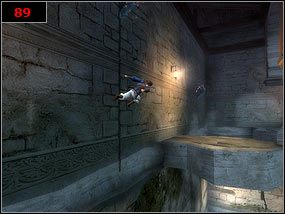 Wspinamy się na kolejny poziom [88] i przedostajemy się na druga stronę po murze [89] - uwaga na piły tarczowe - Death of a Sand King - Prince of Persia: Piaski Czasu - poradnik do gry