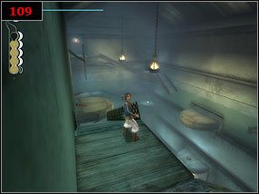 Brama otworzy się, gdy przyciśniemy płytę z żółtym znakiem [108] , do której dostaniemy się biegnąc po ścianach - uwaga na piły tarczowe - The Warehouse - Prince of Persia: Piaski Czasu - poradnik do gry