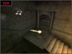 Miejsce gdzie znajdują się zaostrzone bale drewna pokonujemy z drugiej strony murku [318] , natomiast wirujące ostrza poprzez bieg po ścianie i odbicie się [319] - On the ramparts - Prince of Persia: Piaski Czasu - poradnik do gry