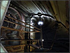 Uważając na każdy krok wszedłem po kładce, a następnie skręciłem w lewo, w korytarz oświetlony rzędem lamp stojących pośrodku - 02. STACJA KOSMICZNA cz.2 | Schizm II Kameleon - Schizm II: Kameleon - poradnik do gry