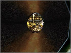 Po prawej zauważyłem klatkę windy - 04. HANGAR PROMÓW cz.1 | Schizm II Kameleon - Schizm II: Kameleon - poradnik do gry