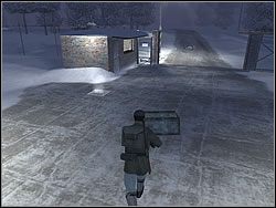 Zaraz po rozpoczęciu misji wybierz karabin snajperski i sprawdź okolicę bramy wejściowej - Rendezvous | Operation Snowball do Hidden and Dangerous 2 - Hidden and Dangerous 2 - poradnik do gry
