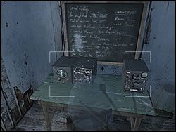 Gdy już odnajdziesz budkę, wejdź do środka i użyj radia, by nadać pierwszą informację - Iceberg cd. | Operation Snowball do Hidden and Dangerous 2 - Hidden and Dangerous 2 - poradnik do gry