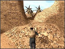 Gdy zrobi się spokojnie i wyższe kondygnacje będą czyste, podejdź do skrzyni nieopodal dziury w murze, na lewo od wejścia (wskazanego na mapie) którym musisz się udać - Guests | Operation Nomad | Hidden and Dangerous 2 - Hidden and Dangerous 2 - poradnik do gry