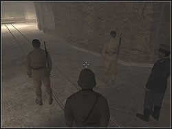 Zakładam, że dwóch ludzi ma mundury - Whisky Bar | Operation Nomad | Hidden and Dangerous 2 - Hidden and Dangerous 2 - poradnik do gry