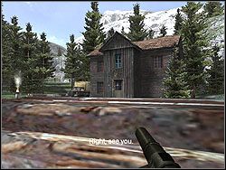 Proponuję skorzystać z cichego karabinu i wychylając się zza domku, zdjąć dwóch żołnierzy siedzących przy ognisku - Babes in the Wood cd. | Operation Challenger | Hidden and Dangerous 2 - Hidden and Dangerous 2 - poradnik do gry