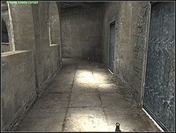 Omijając wejście do biblioteki, idź (z korytarza) prosto i po schodkach zakręcających w lewo w górę - Estate Agent cd. | Operation Challenger | Hidden and Dangerous 2 - Hidden and Dangerous 2 - poradnik do gry