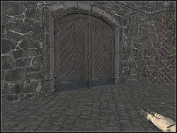 Kontynuując wędrówkę po dziedzińcach znajdź wielkie wrota prowadzące do pomieszczenia z kolejnymi oraz podniesioną kratą - Lighthouse cd. | Operation Overlord | Hidden and Dangerous 2 - Hidden and Dangerous 2 - poradnik do gry