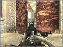 Zejdź z powrotem na dół i zdejmij dwójkę wojaków przy pomarańczowej bramie, prowadzącej na skrzyżowanie - Annual Fair | Operation Liberator | Hidden and Dangerous 2 - Hidden and Dangerous 2 - poradnik do gry