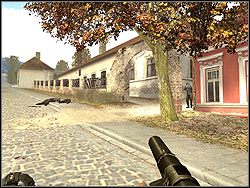 Wspinając się pod górkę północną drogą natkniesz się w końcu na budynek z prawej - Annual Fair cd. | Operation Liberator | Hidden and Dangerous 2 - Hidden and Dangerous 2 - poradnik do gry