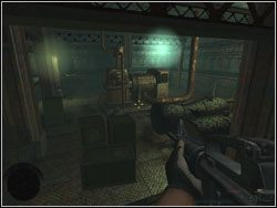 Teraz postaraj się dojść do pomieszczenia z dużym ustrojstwem na środku - Misja 02 - Carrier w Far Cry - Far Cry - poradnik do gry