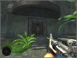 Wyeliminuj kilku przeciwników (możesz skorzystać z apteczki w ruinach obok skał) i dojdź do masywnych drzwi - Misja 03 - Fort w Far Cry - Far Cry - poradnik do gry