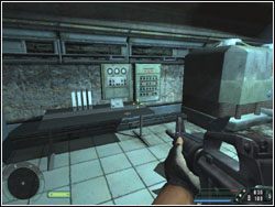 Teraz wejdź do pokoju po lewej od wejścia, gdzie znajdziesz czerwoną kartę - Misja 09 - Regulator | Far Cry - Far Cry - poradnik do gry