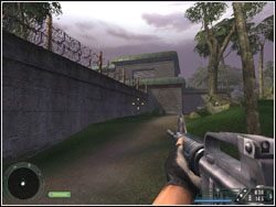 Idź za strzałką i wejdź przez drzwi do bazy - Misja 17 - Swamp | Far Cry - Far Cry - poradnik do gry