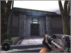 Wyjdź na zewnątrz i skieruj się do budynku po lewej od drzwi - Misja 17 - Swamp | Far Cry - Far Cry - poradnik do gry