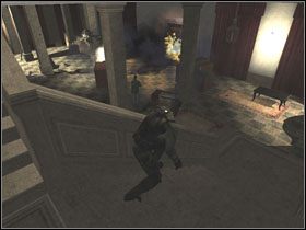 Przejdź od razu za półkę naprzeciwko palących się drzwi i przytul się do niej, gdy strażnicy będą odwróceni do niego plecami; musisz przebiec za sofę i dalej za parawan, aż pod ścianę z kolumnami (cały czas na kuckach) - Dili - część 3 | Timor | Tom Clancys Splinter Cell Pandora Tomorrow - Tom Clancys Splinter Cell: Pandora Tomorrow - poradniki