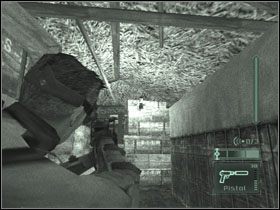 Wbiegnij następnie pomiędzy pudła i werandę, by zniszczyć lampę nad drzwiami prowadzącymi do budynku - Kundang - część 5 | Indonesia | Tom Clancys Splinter Cell Pandora Tomorrow - Tom Clancys Splinter Cell: Pandora Tomorrow - poradniki