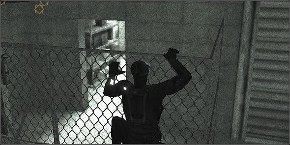 Możesz wspinać się po siatkach czy rurach - Podstawy | Szpieg | Tom Clancys Splinter Cell Pandora Tomorrow - Tom Clancys Splinter Cell: Pandora Tomorrow - poradniki