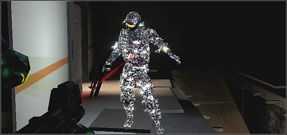 Ogłuszony najemnik jest przez kilka sekund bezbronny - Arsenał | Szpieg | Tom Clancys Splinter Cell Pandora Tomorrow - Tom Clancys Splinter Cell: Pandora Tomorrow - poradniki