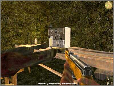 Podejdź do radia i wciśnij klawisz używania (ENTER/F), aby założyć ładunek wybuchowy - Field Guns Battery cz.3 | Vietcong Fist Alpha - Vietcong: Fist Alpha - poradnik do gry