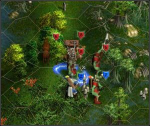 Na powyższym obrazku widać sytuację, w której niebieski kusznik chce zaatakować czerwonego szamana - w takim przypadku w bitwie udział wezmą wszystkie widoczne na ekranie oddziały, zarówno niebieskie jak i czerwone - co da w sumie 32 jednostki na polu walki - Walka - Suplement | Walka w Age of Wonders II Tron Czarnoksiężnika - Age of Wonders II: Tron Czarnoksiężnika - poradnik do gry