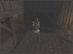 Uszkodzi to mechanizm i opuści drewniana kładkę, Wyjdź na zewnątrz i zabijając trzech kolejnych rycerzy, przejdź po deskach zlokalizowanych nieopodal schodów pod budynek i dalej po opuszczonej kładce pod drewniane wrota - [Misja 7] The Harbour | Knights of the Temple Infernal Crusade - Knights of the Temple: Infernal Crusade - poradnik do gry