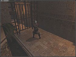 Droga z miejsca z fontanną prowadzi do zamkniętej kratowej bramy - zapamiętaj ją, bo niebawem tutaj wrócisz - [Misja 14] The Holy City of Jerusalem | Knights of the Temple Infernal Crusade - Knights of the Temple: Infernal Crusade - poradnik do gry