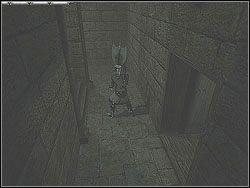 Tam, korytarzem, dostaniesz się do miejsca z betonowymi schodami, ale wpierw zajrzyj za umieszczone przy nich drewniane drzwi - [Misja 25] The Collapsing Monastery | Knights of the Temple Infernal Crusade - Knights of the Temple: Infernal Crusade - poradnik do gry