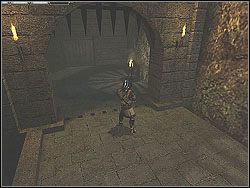 Wróć na dziedziniec i skorzystaj z otwartego przejścia, by dostać się pod nowe drewniane drzwi - [Misja 27] The End is Near | Knights of the Temple Infernal Crusade - Knights of the Temple: Infernal Crusade - poradnik do gry