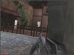 Misję rozpoczynasz przed bramą wejściową do muzeum - Azure Gate - Opis (1) - Misja 1 - Tom Clancys Rainbow Six 3: Athena Sword - poradnik do gry