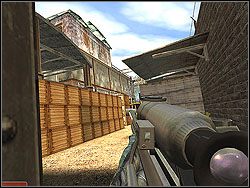 Zaczynasz w baraku, na zewnątrz kompleksu - Jasper Heart - Opis (1) - Misja 3 - Tom Clancys Rainbow Six 3: Athena Sword - poradnik do gry